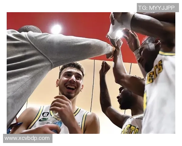 当篮球巨星与足球传奇相遇时的精彩瞬间与跨界友谊